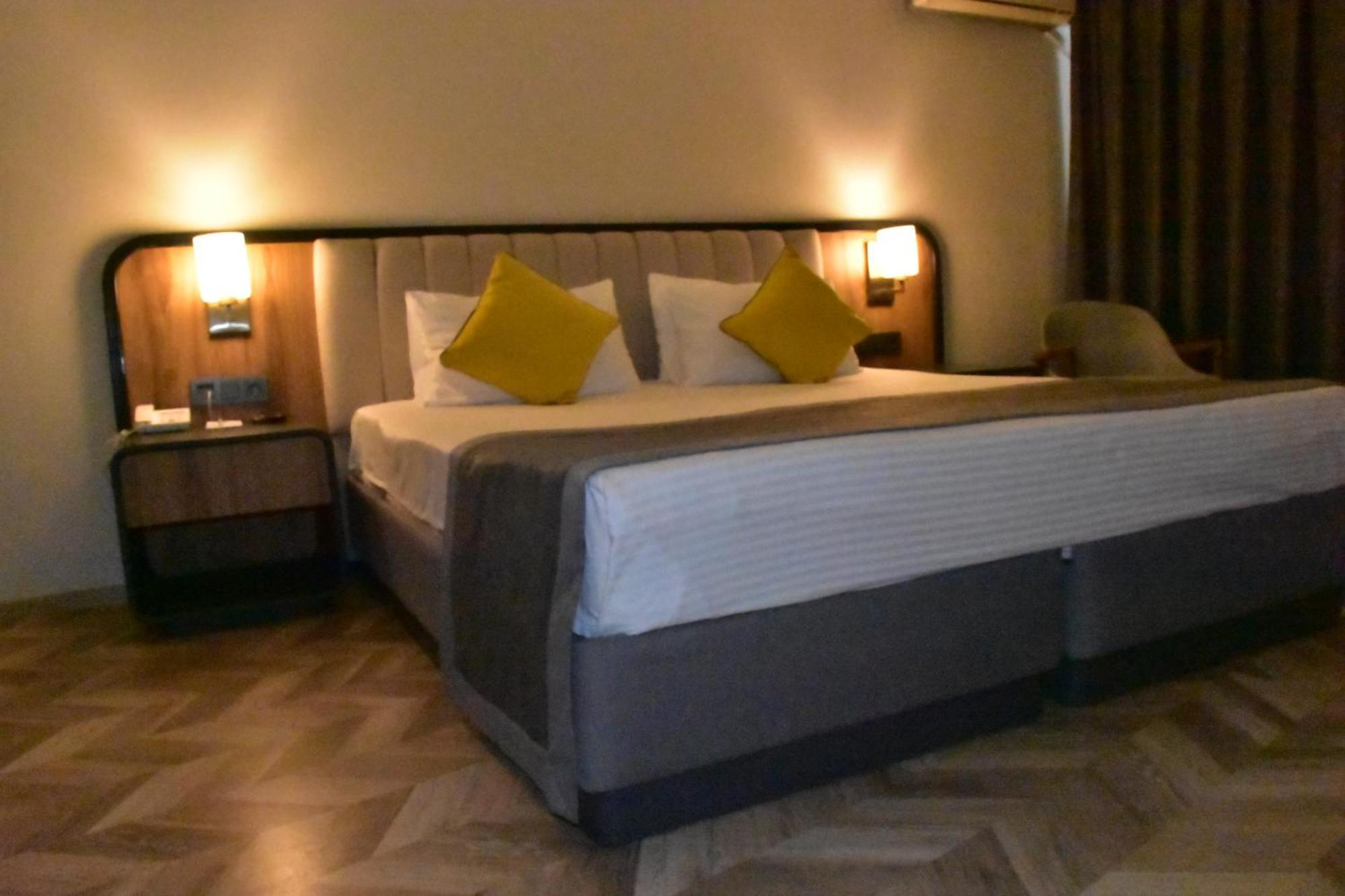 Uk Ankara Hotel Buitenkant foto
